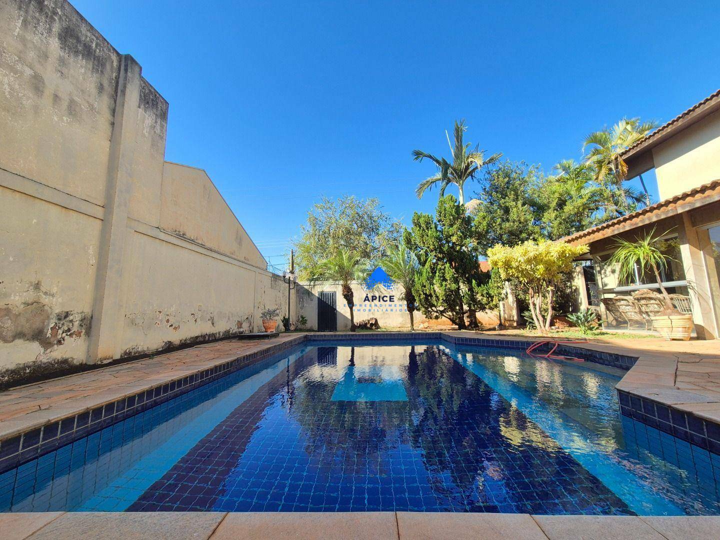 Sobrado para alugar com 4 quartos, 374m² - Foto 1