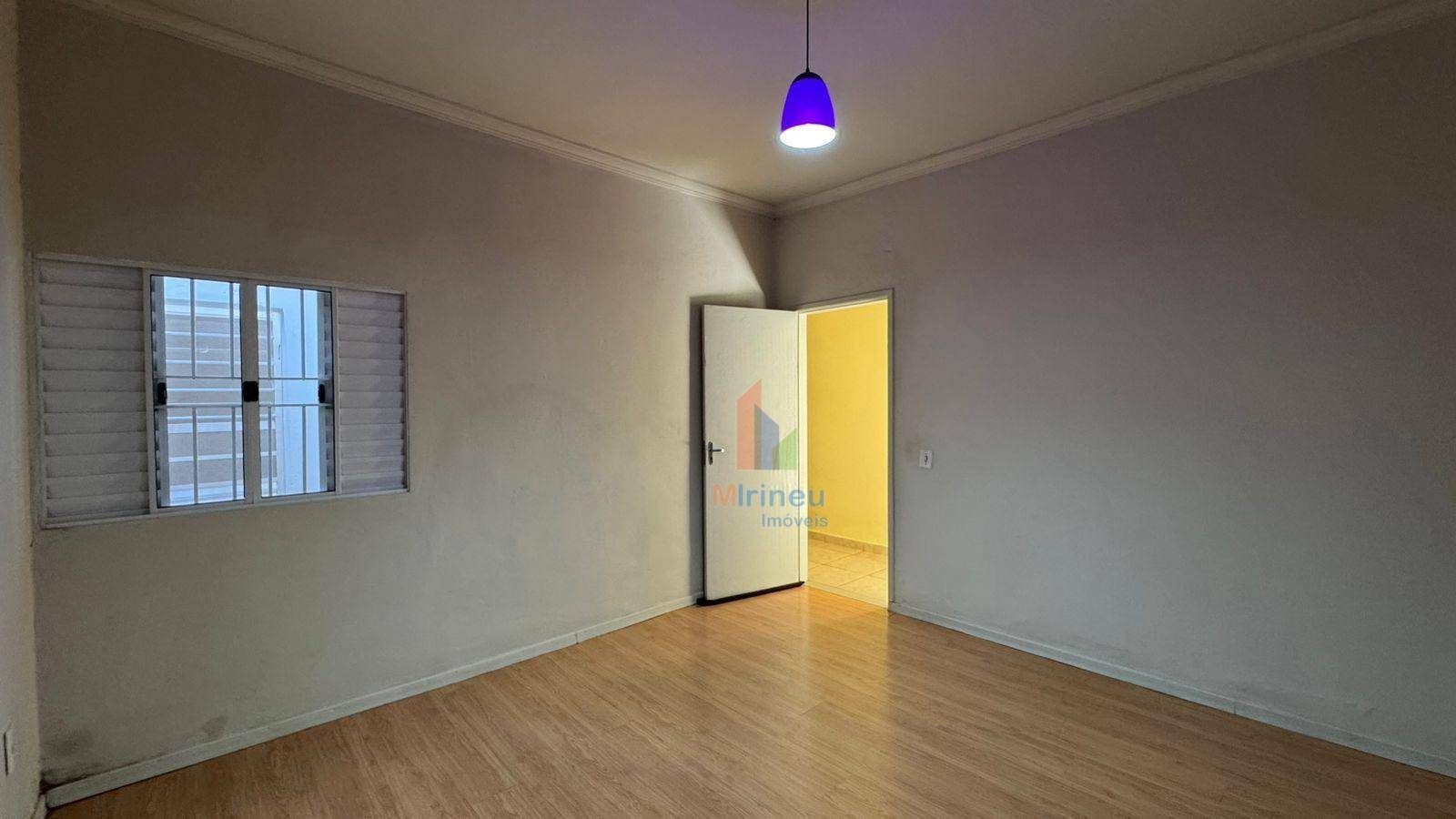 Casa para alugar com 5 quartos, 200m² - Foto 11