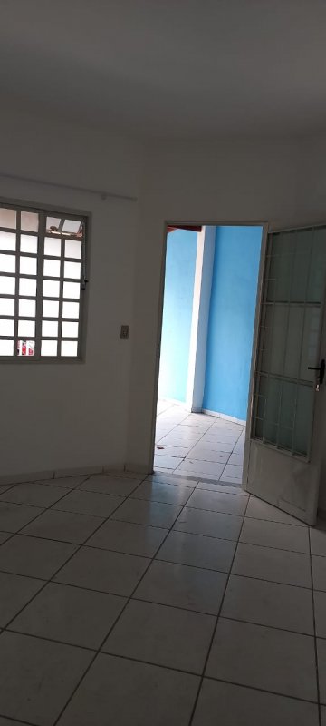 Casa à venda com 2 quartos, 54m² - Foto 2