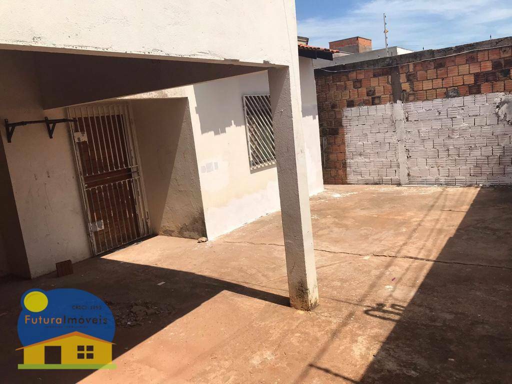 Casa à venda com 2 quartos, 100m² - Foto 2