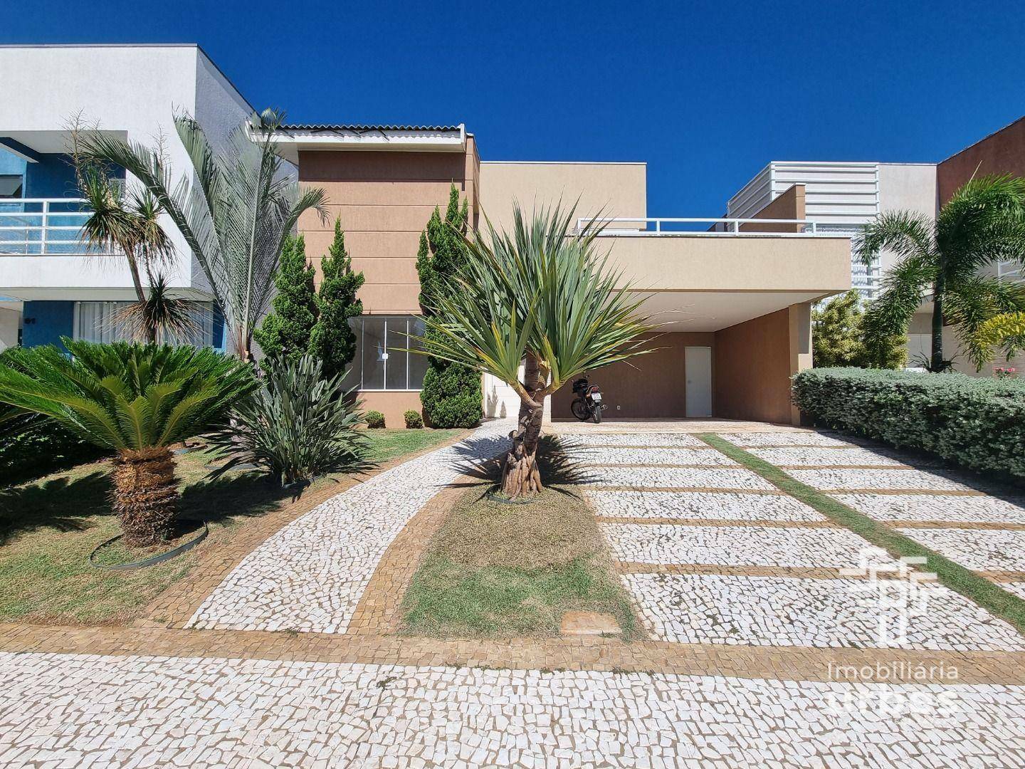 Casa de Condomínio à venda com 4 quartos, 285m² - Foto 1