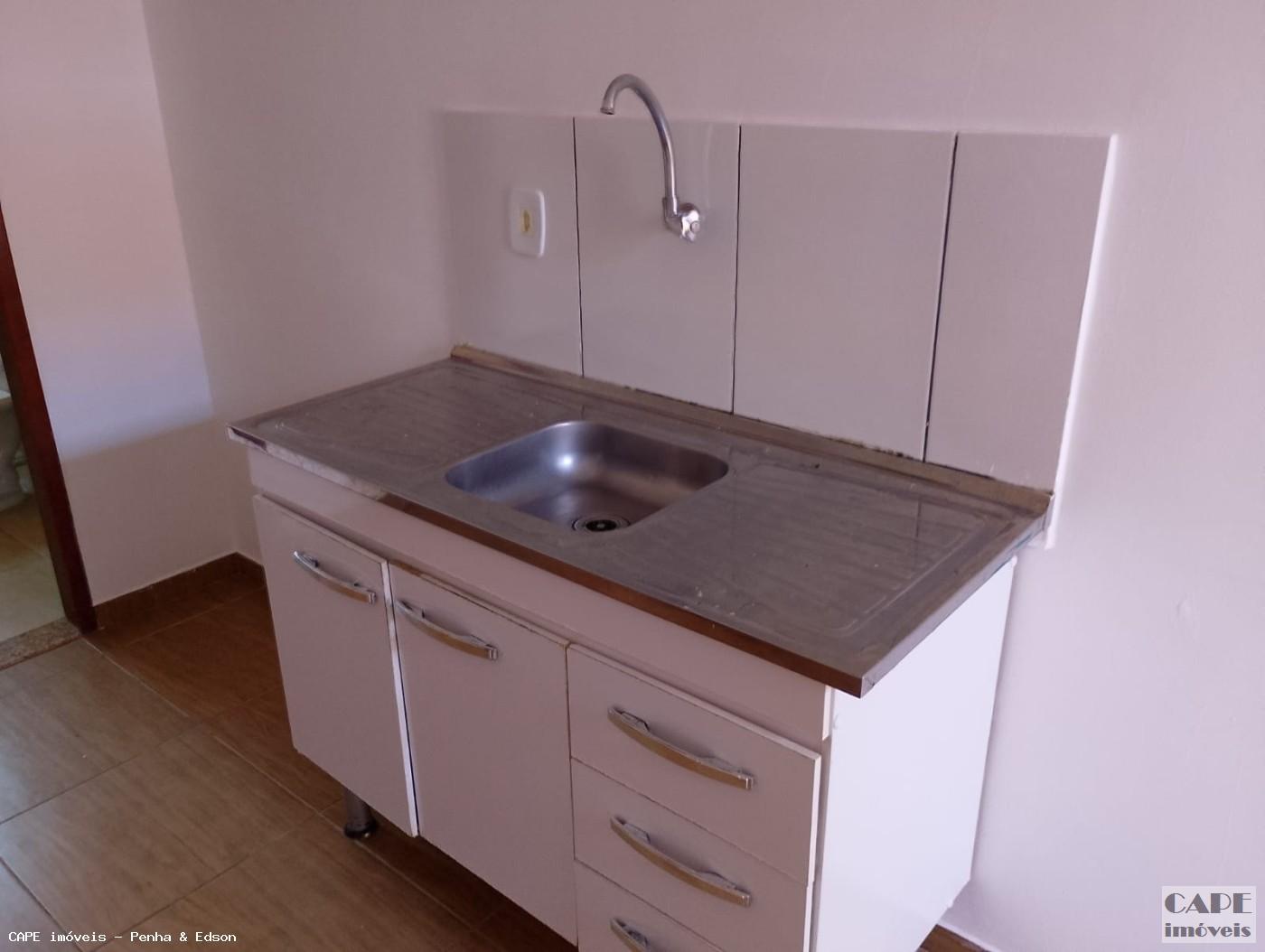 Casa para alugar com 2 quartos, 45m² - Foto 4