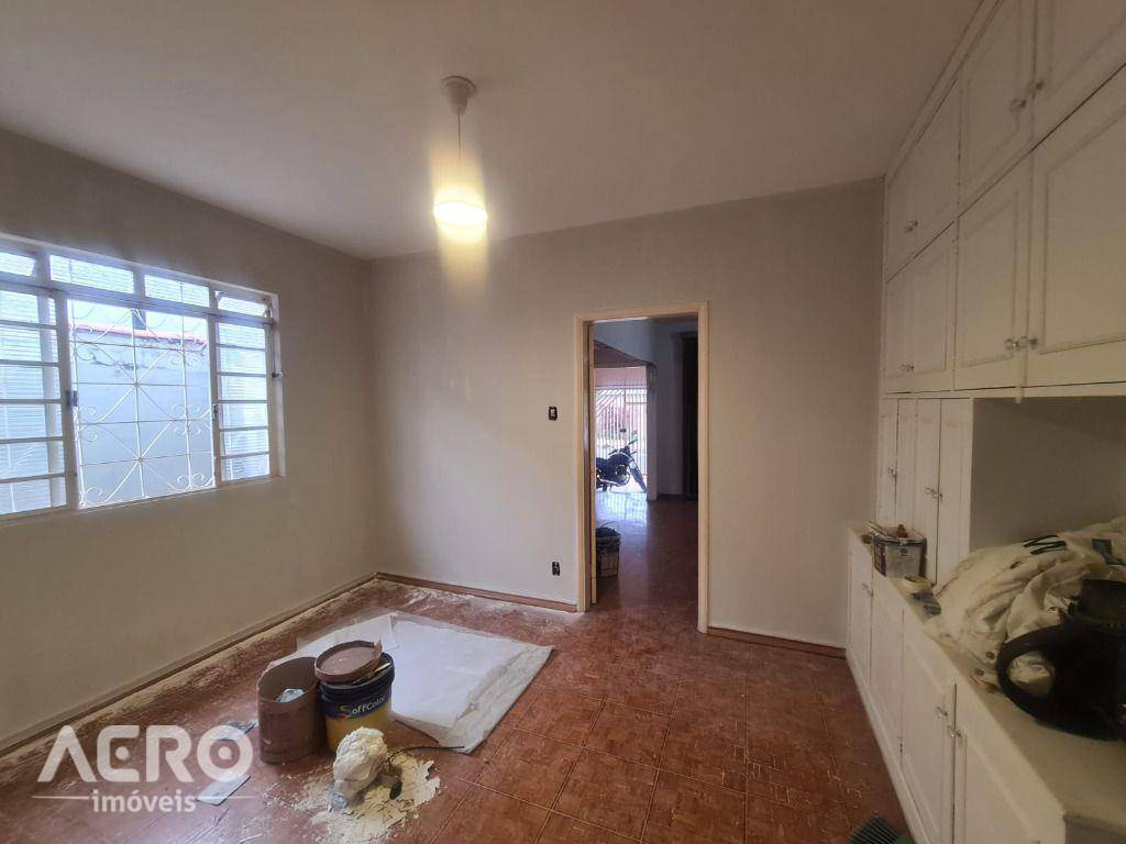 Casa à venda com 3 quartos, 380m² - Foto 6