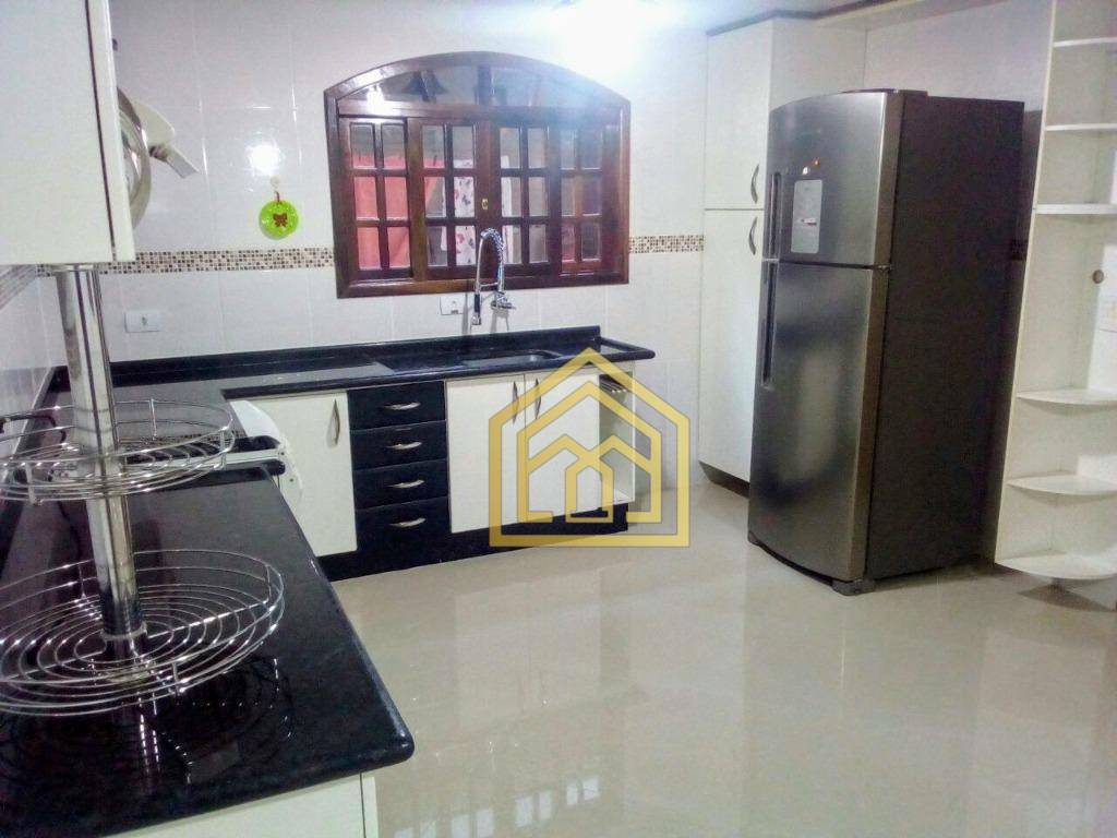 Sobrado à venda com 4 quartos, 180m² - Foto 7