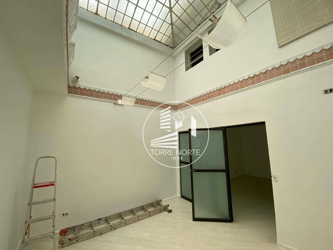 Casa para alugar com 3 quartos, 200m² - Foto 12