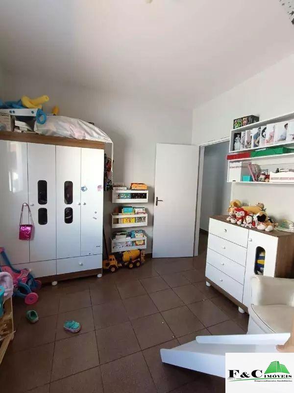 Casa à venda com 3 quartos, 200m² - Foto 17