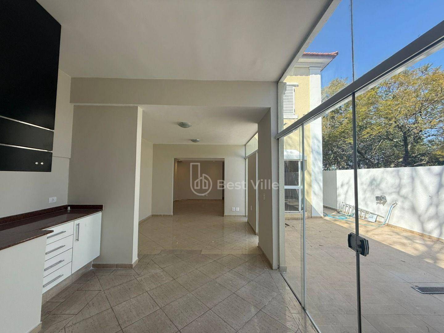 Casa de Condomínio para alugar com 3 quartos, 185m² - Foto 1