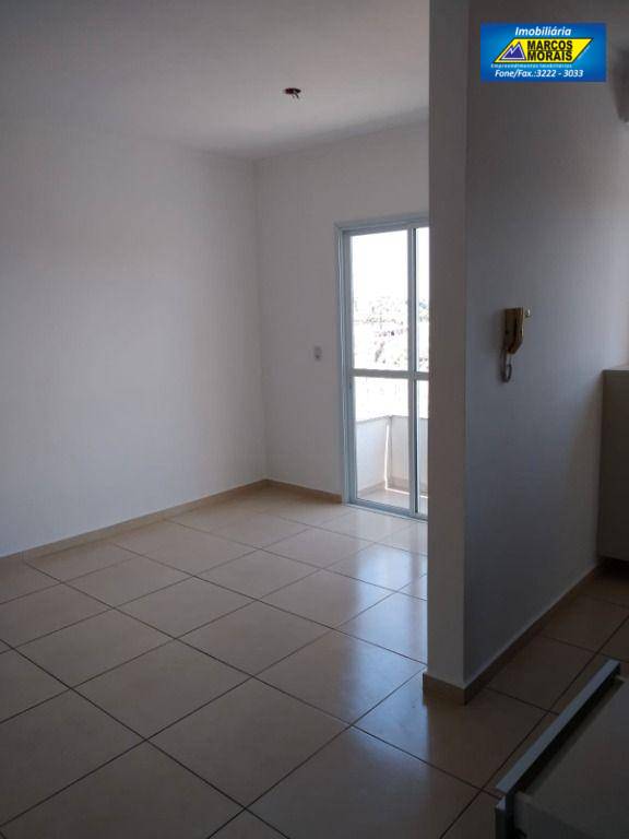 Apartamento à venda com 2 quartos, 65m² - Foto 9