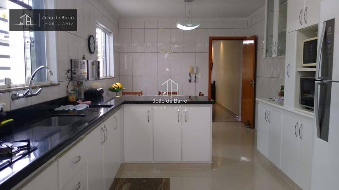 Sobrado à venda com 3 quartos, 305m² - Foto 2