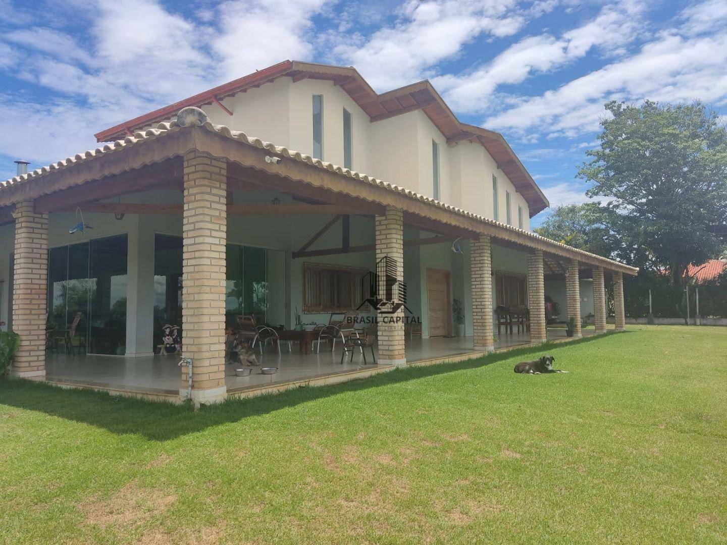 Chácara à venda com 8 quartos, 332m² - Foto 1