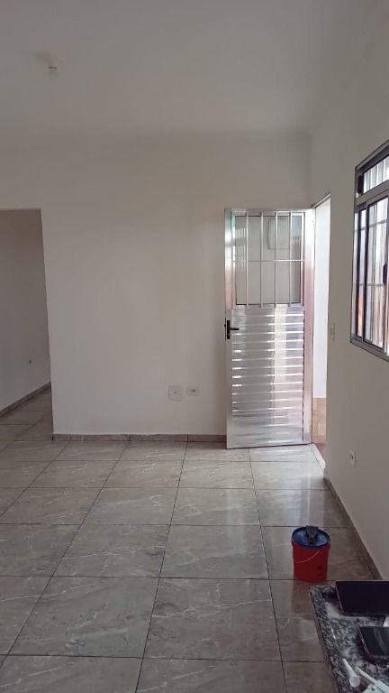 Casa para alugar com 1 quarto, 40m² - Foto 3