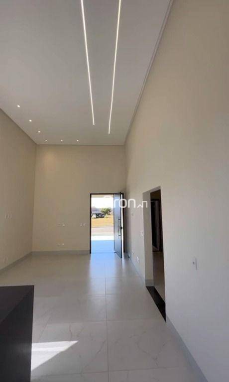 Casa de Condomínio à venda com 4 quartos, 180m² - Foto 2