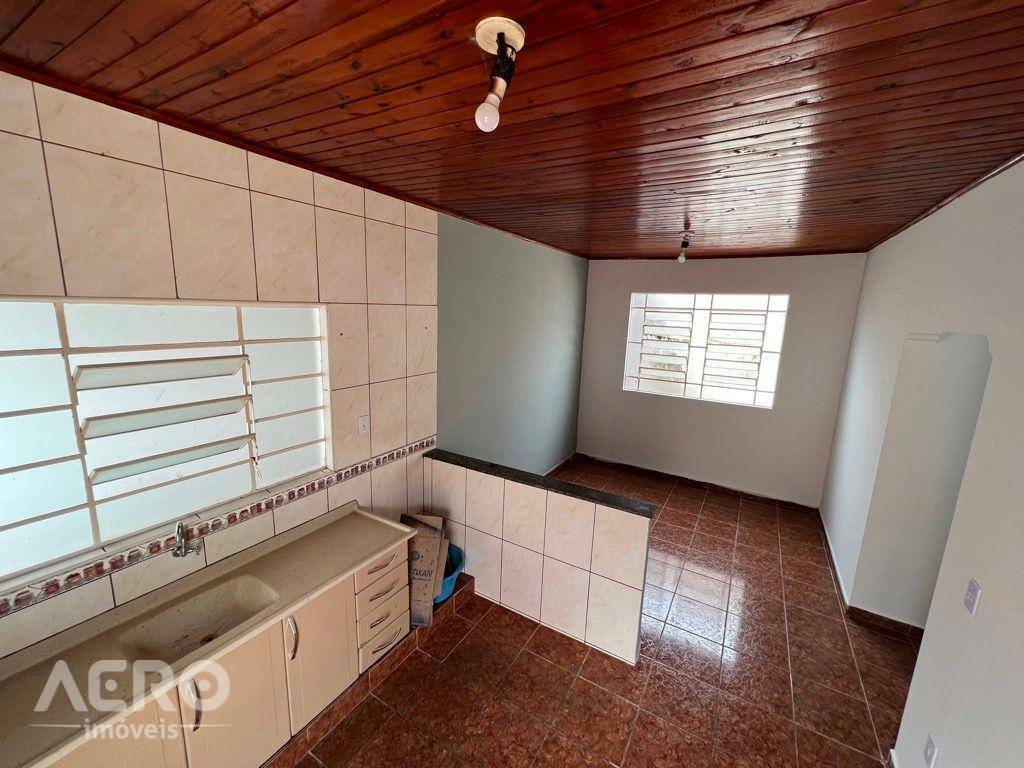 Casa à venda com 4 quartos, 220m² - Foto 16