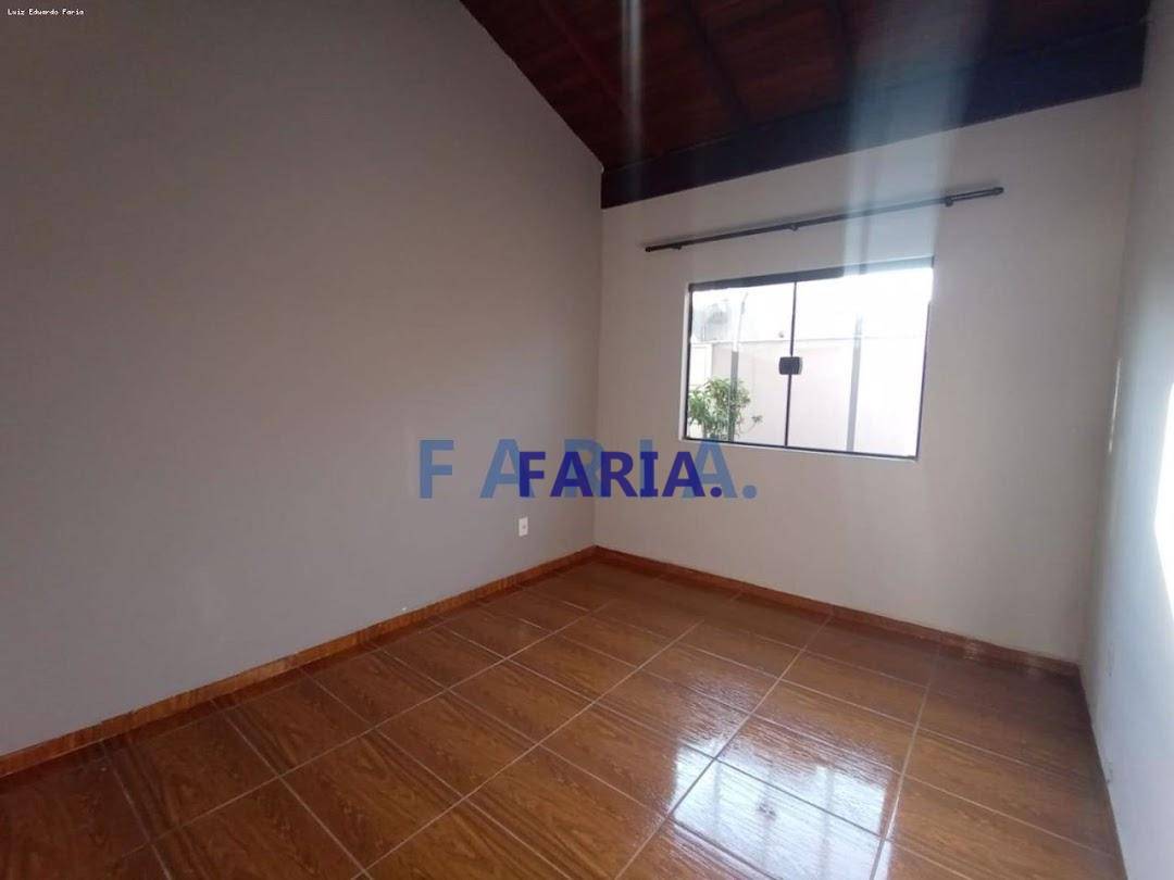 Casa à venda com 2 quartos, 180m² - Foto 7