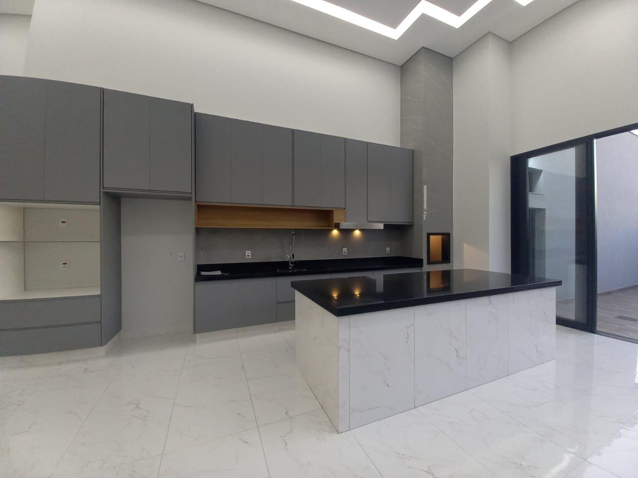 Casa à venda com 3 quartos, 251m² - Foto 4