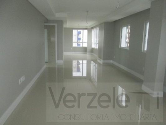 Apartamento à venda com 3 quartos, 136m² - Foto 3