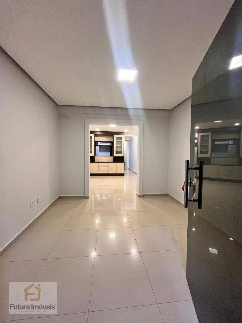Casa para alugar com 3 quartos, 200m² - Foto 3