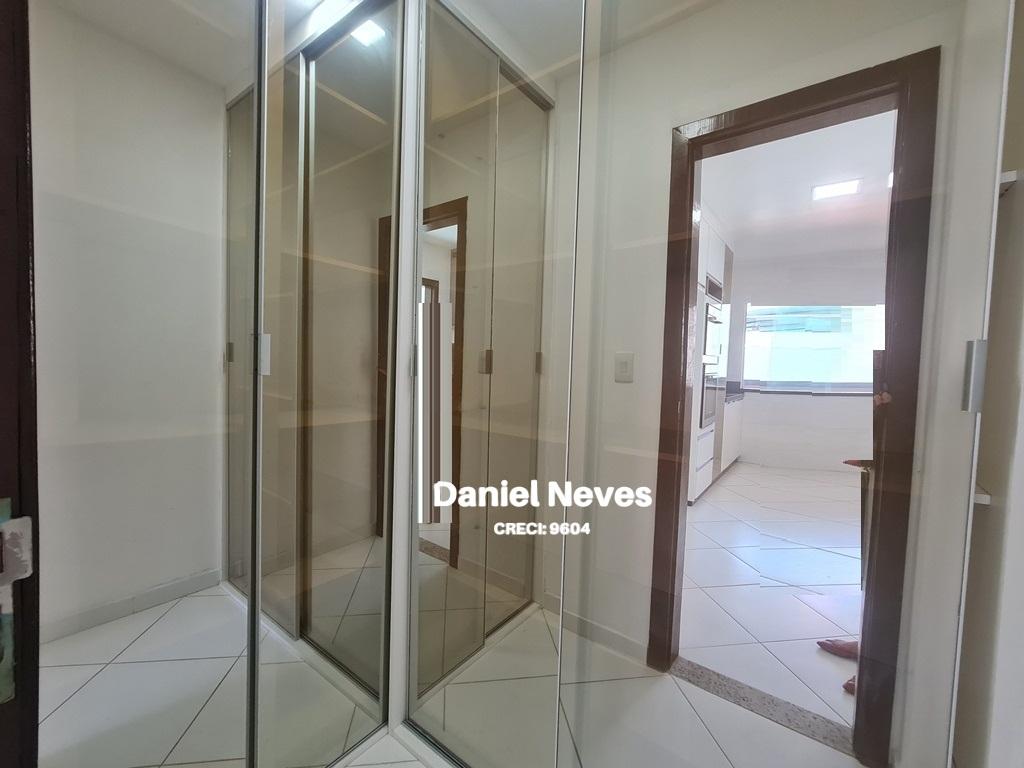 Casa à venda com 4 quartos, 334m² - Foto 15