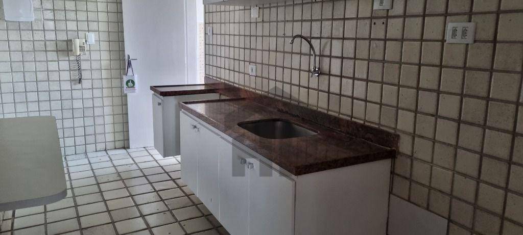 Apartamento para alugar com 3 quartos, 120m² - Foto 17