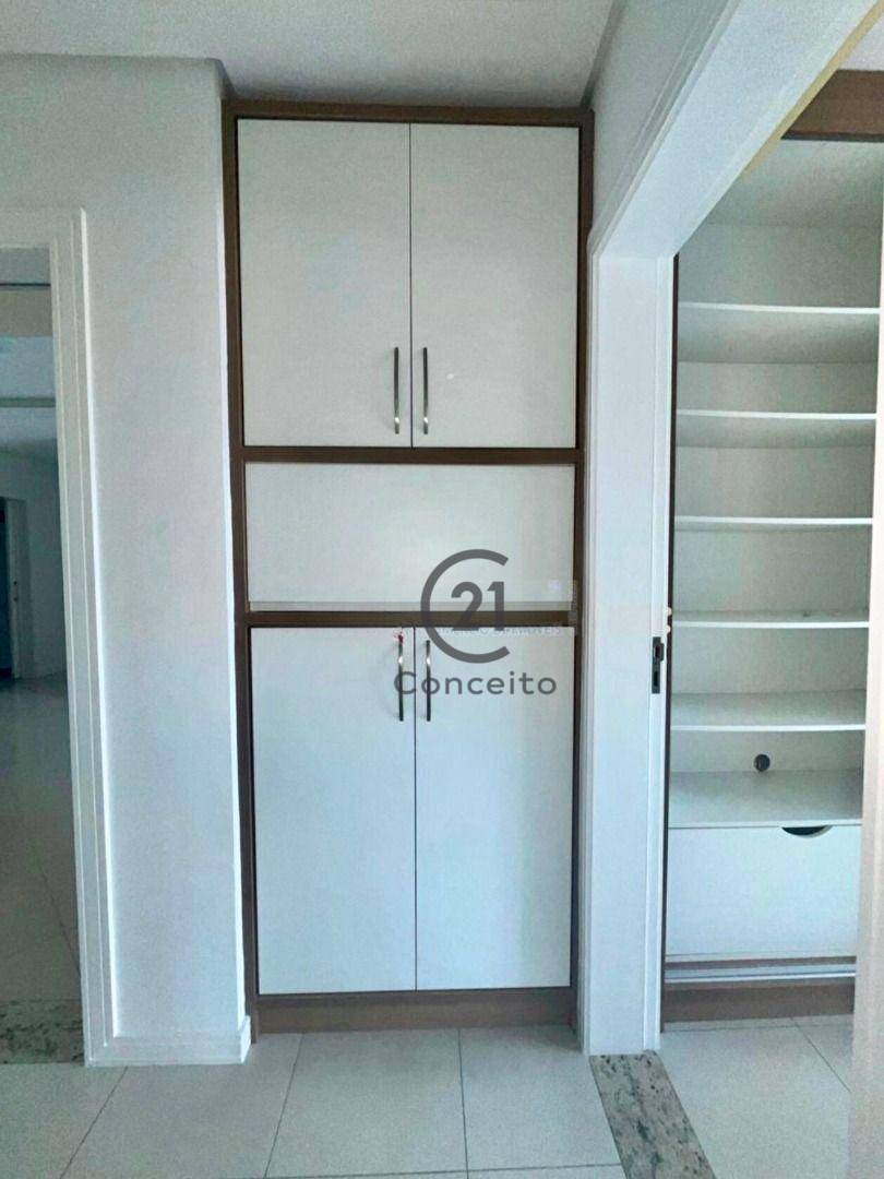 Apartamento para alugar com 3 quartos, 105m² - Foto 12