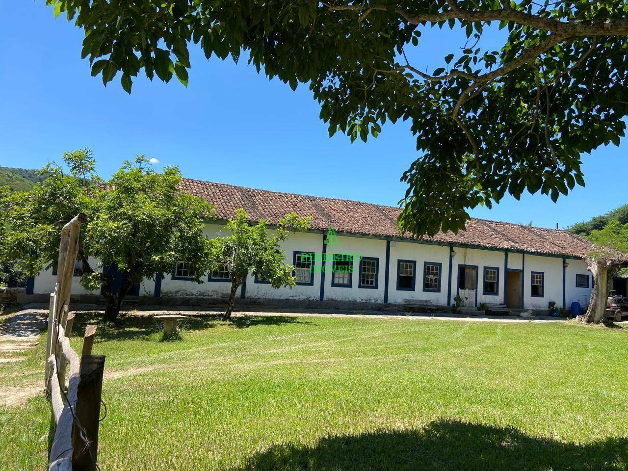 Fazenda à venda com 10 quartos, 1500m² - Foto 3