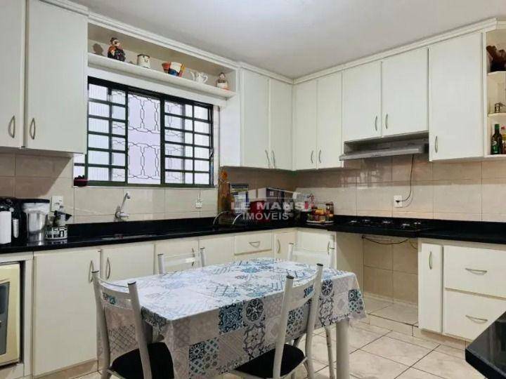 Casa à venda e aluguel com 3 quartos, 173m² - Foto 7