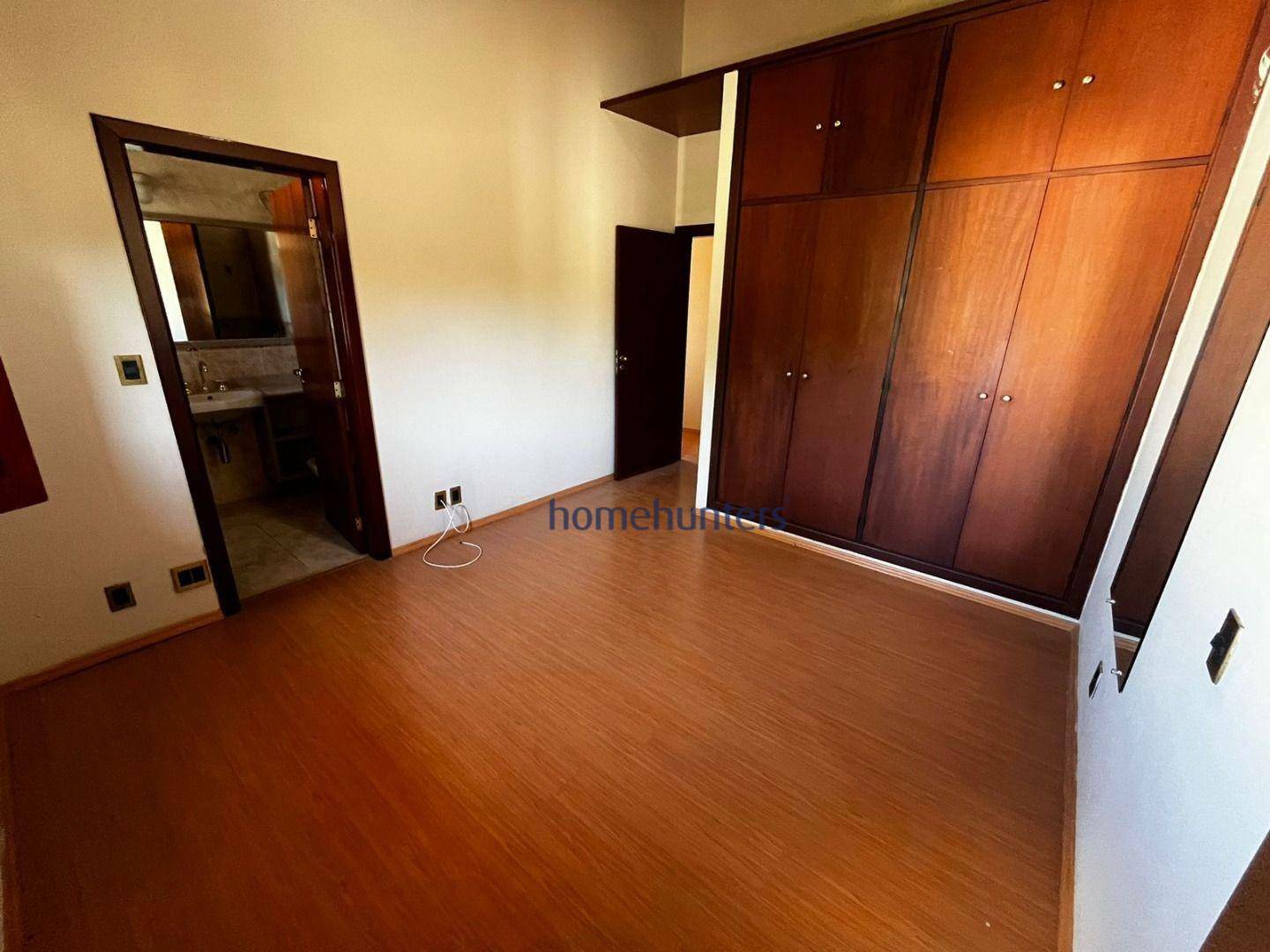 Casa para alugar com 5 quartos, 267m² - Foto 31