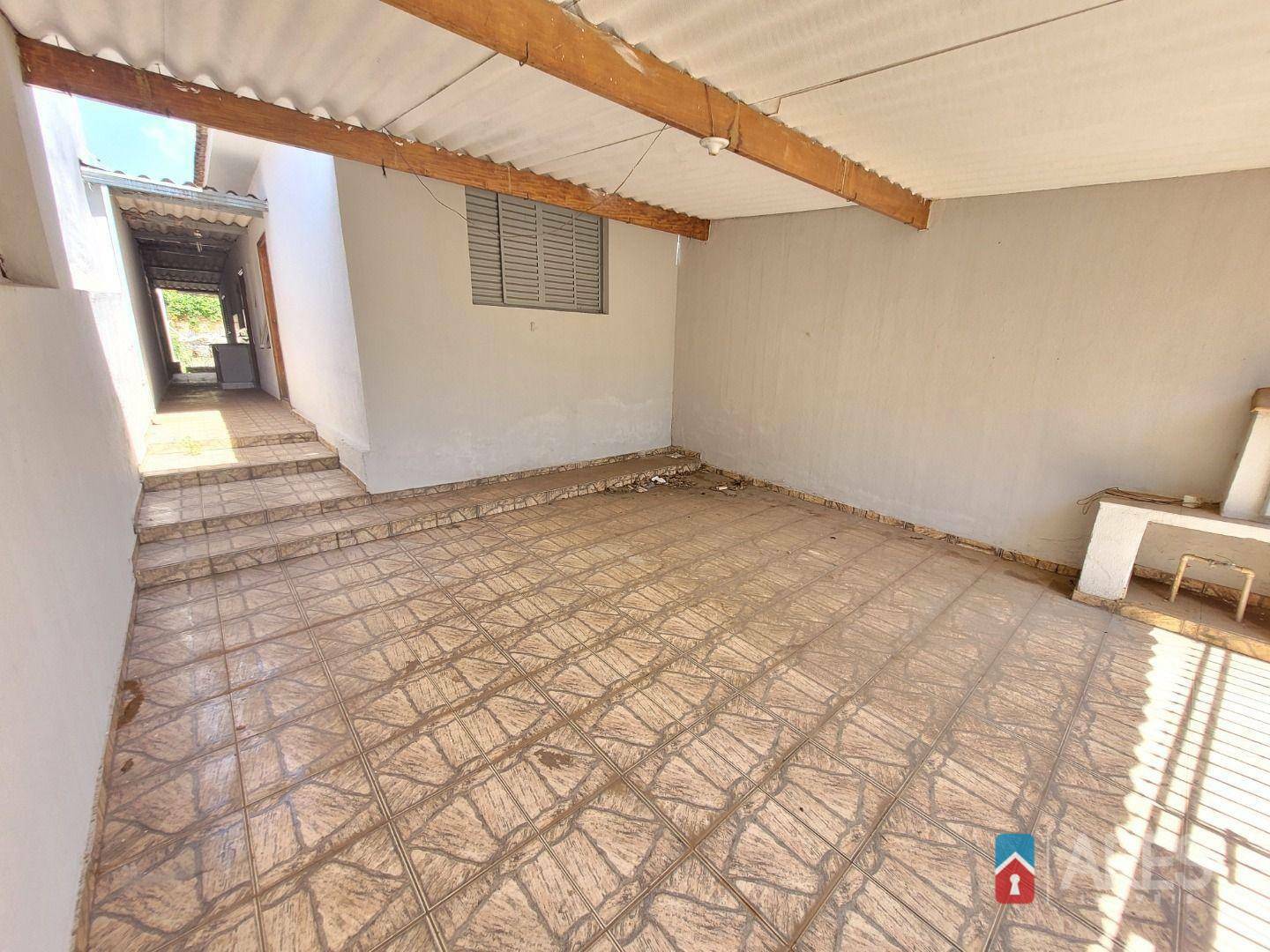 Casa à venda com 2 quartos, 81m² - Foto 1