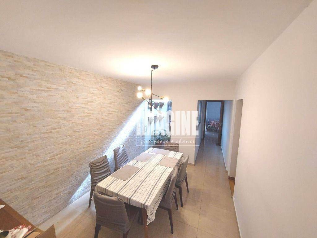 Casa à venda com 3 quartos, 200m² - Foto 1