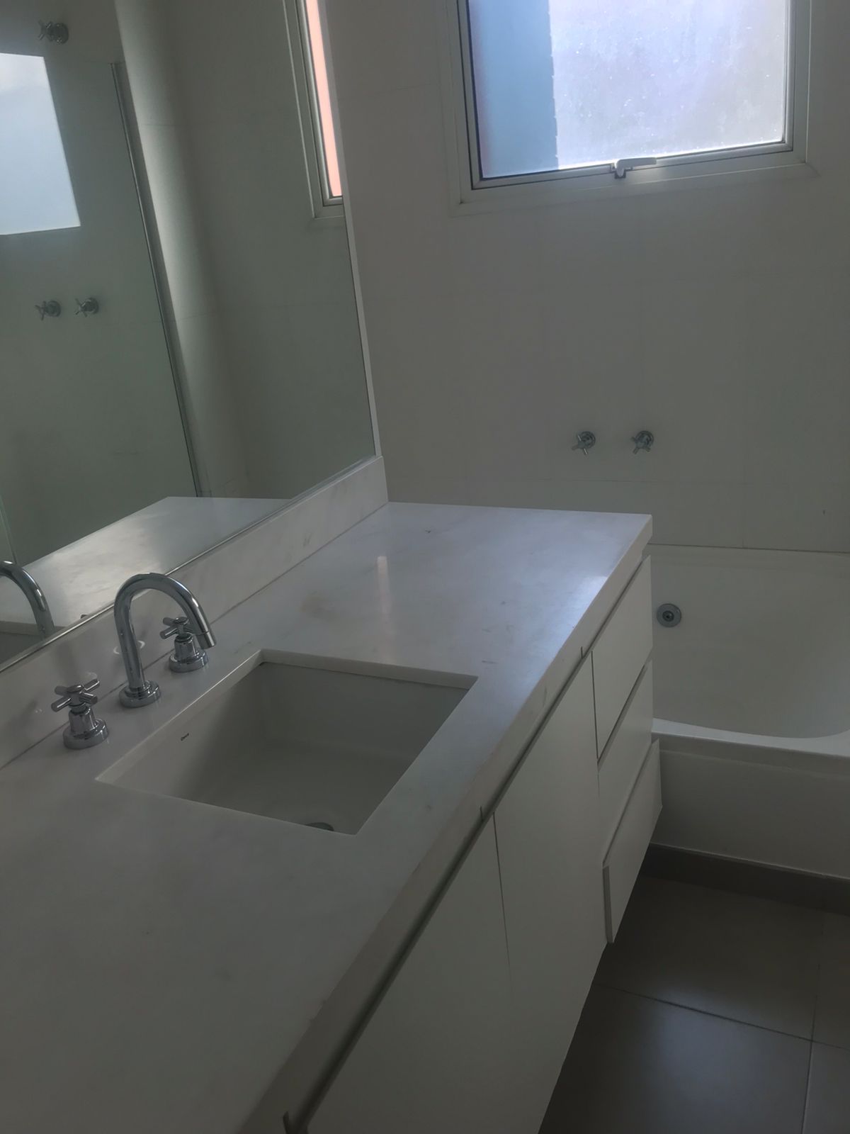 Apartamento à venda com 3 quartos, 151m² - Foto 2