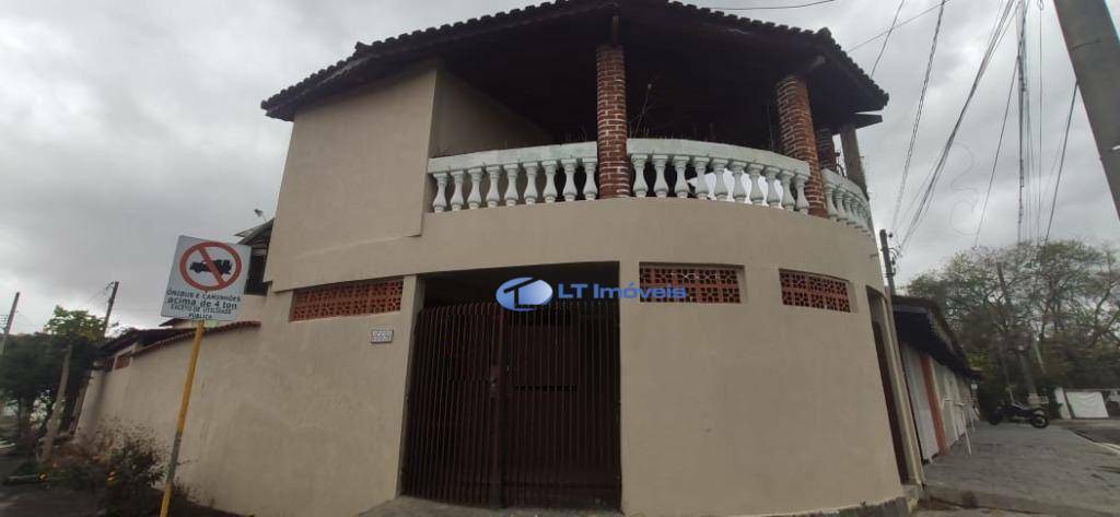 Casa à venda com 3 quartos, 158m² - Foto 1
