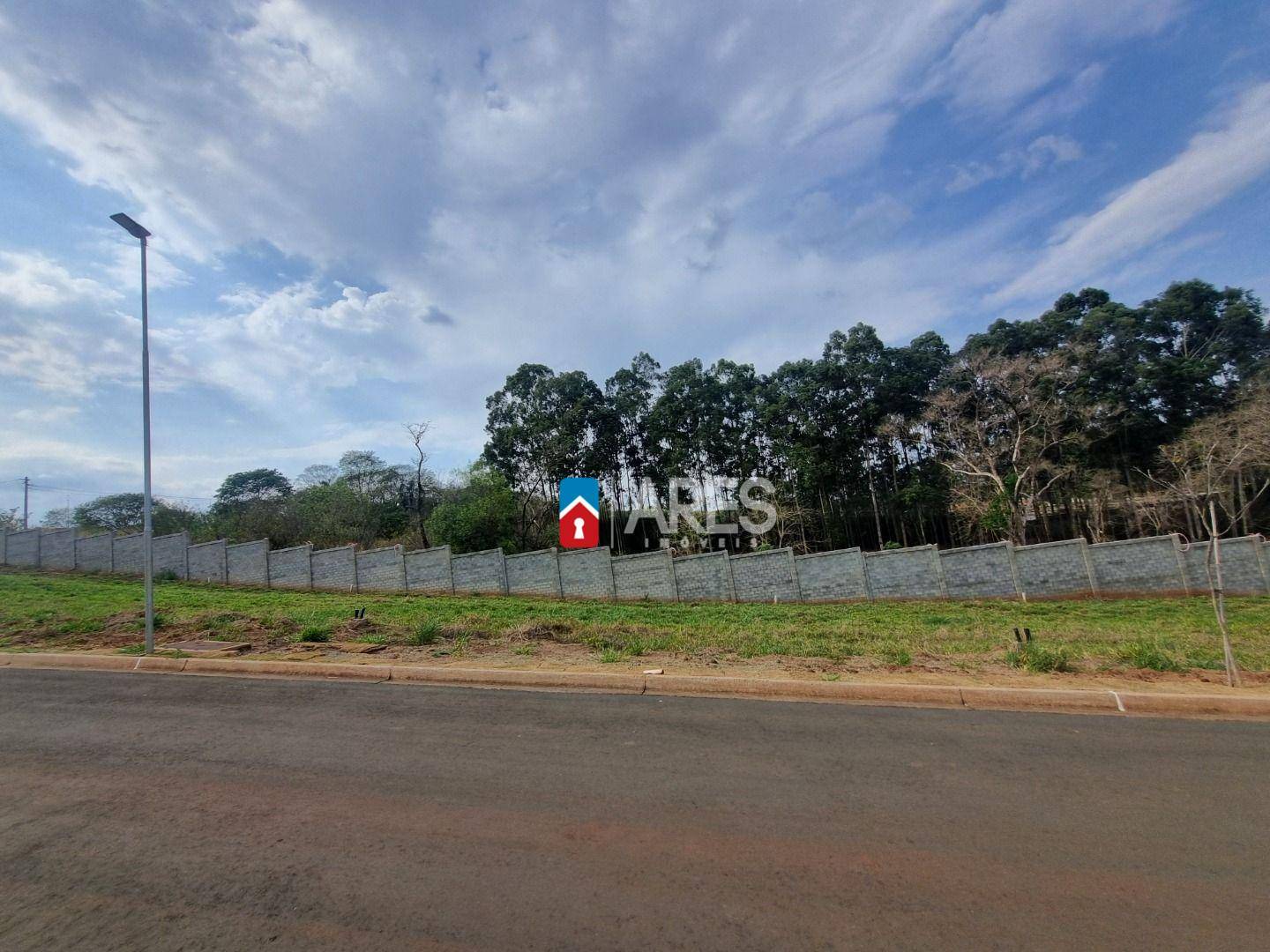 Loteamento e Condomínio, 302 m² - Foto 1