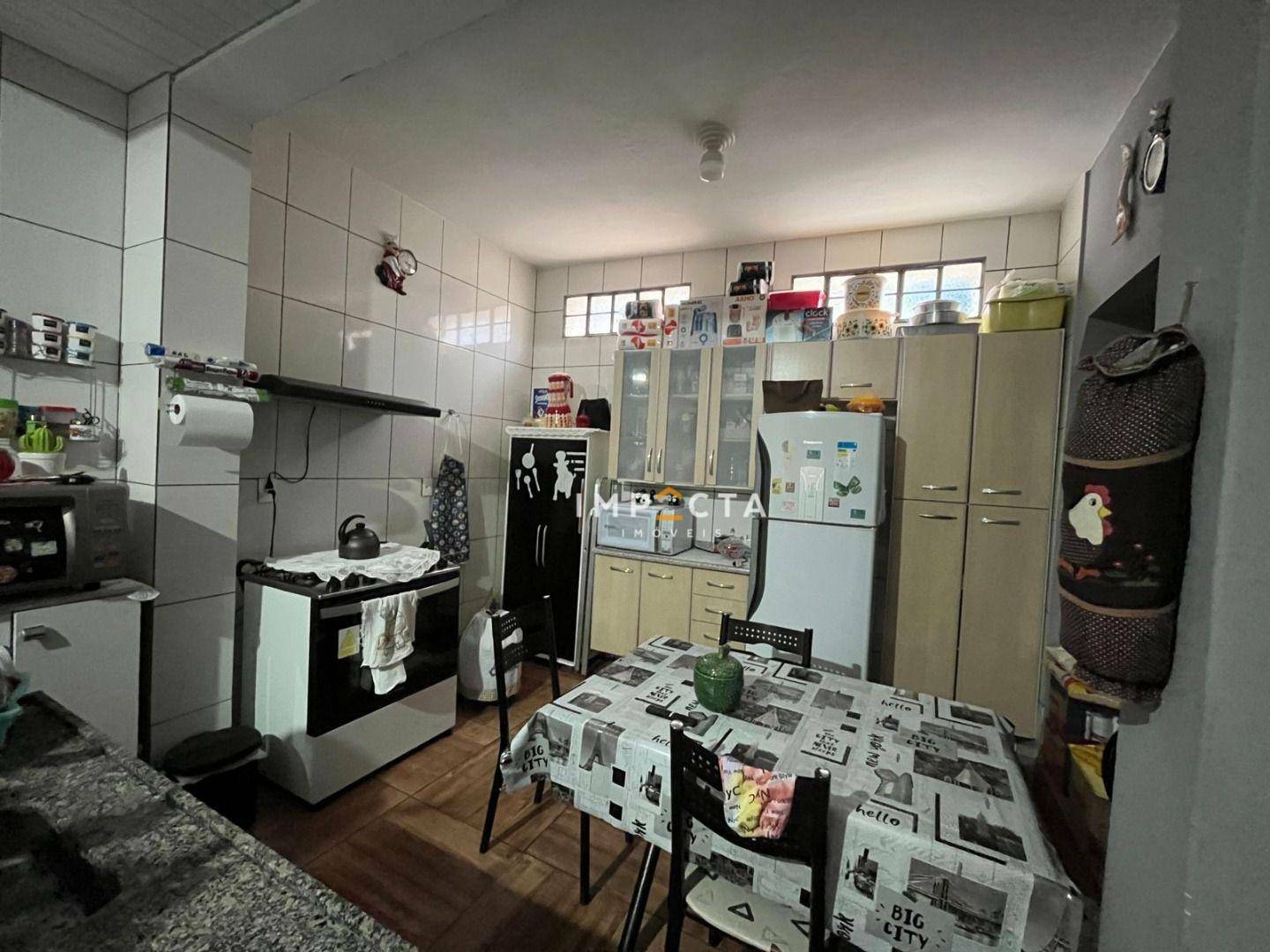 Casa à venda com 2 quartos, 100m² - Foto 1