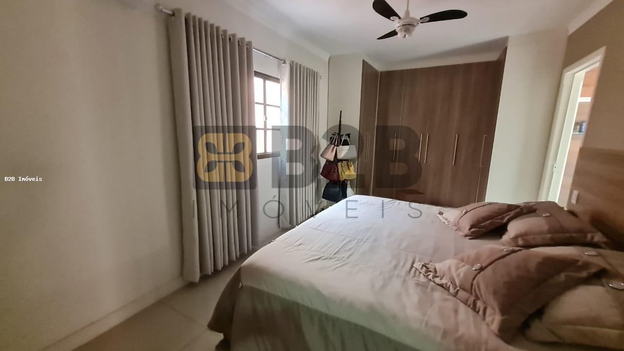 Casa à venda com 3 quartos, 210m² - Foto 18