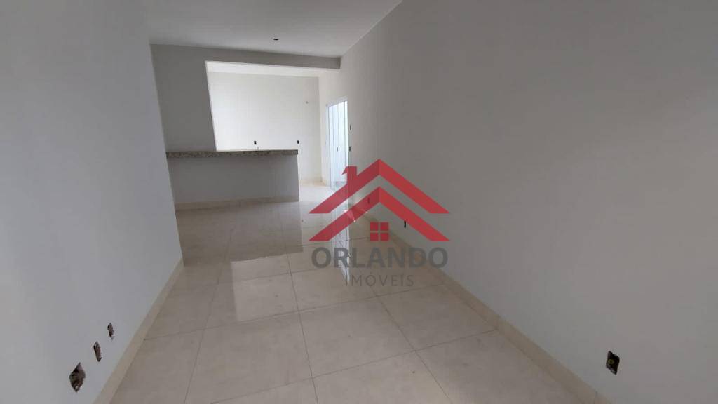 Casa à venda com 3 quartos, 68m² - Foto 2