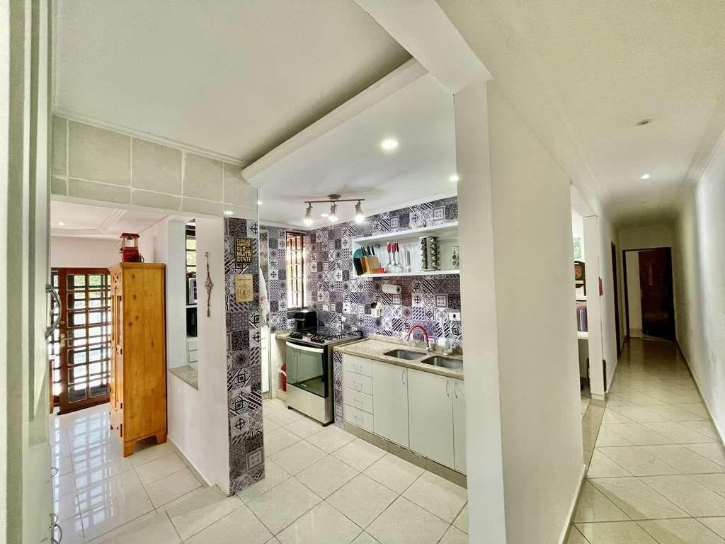 Casa à venda com 3 quartos, 280m² - Foto 8