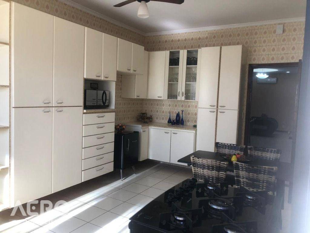Casa à venda com 3 quartos, 251m² - Foto 9