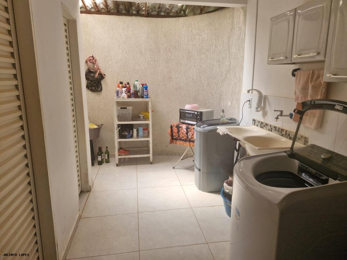 Casa de Condomínio à venda com 3 quartos, 250m² - Foto 29