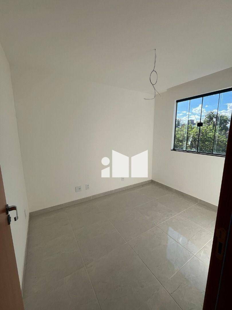 Casa à venda com 2 quartos, 64m² - Foto 4