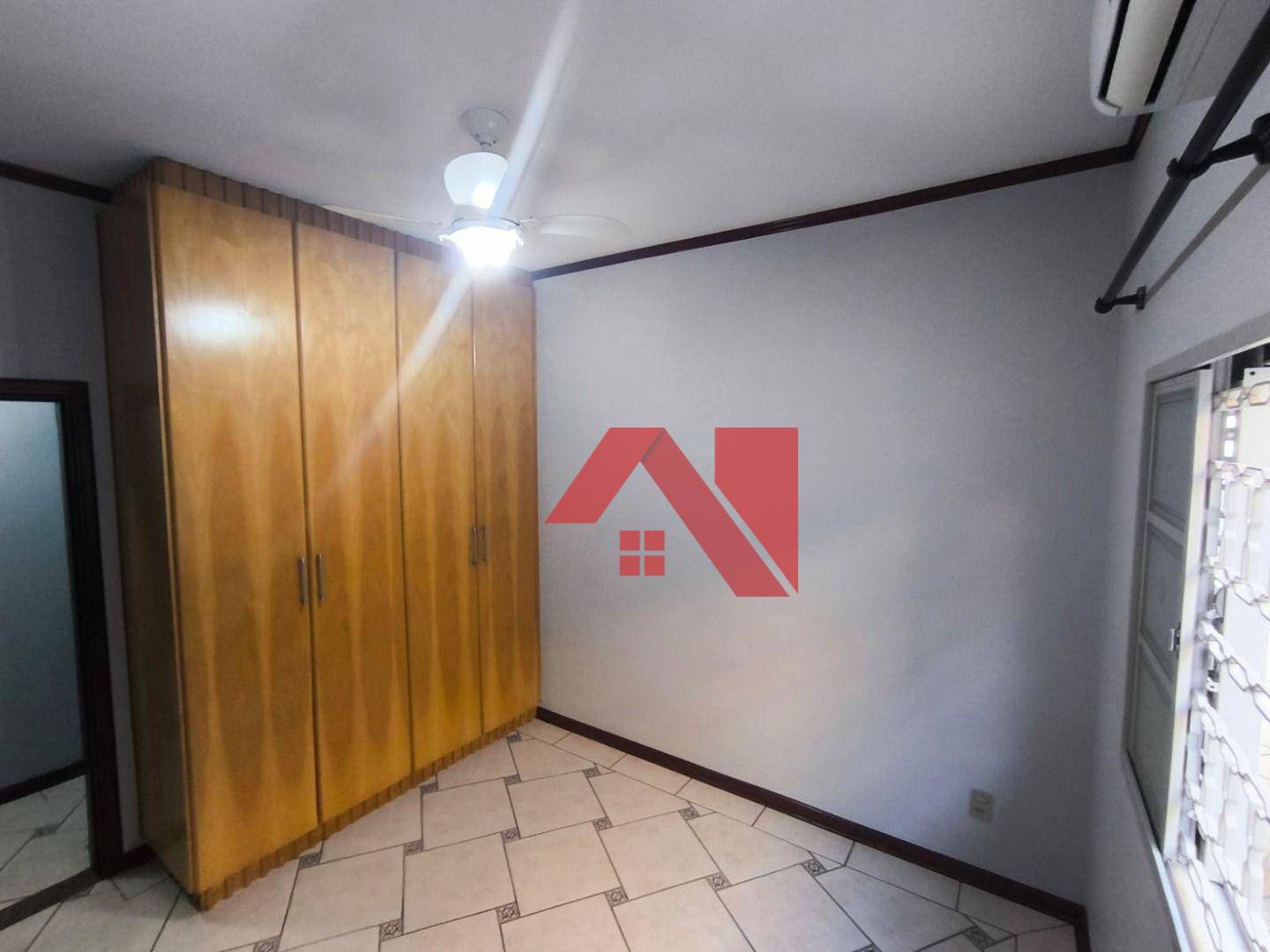 Casa à venda e aluguel com 3 quartos, 218m² - Foto 8