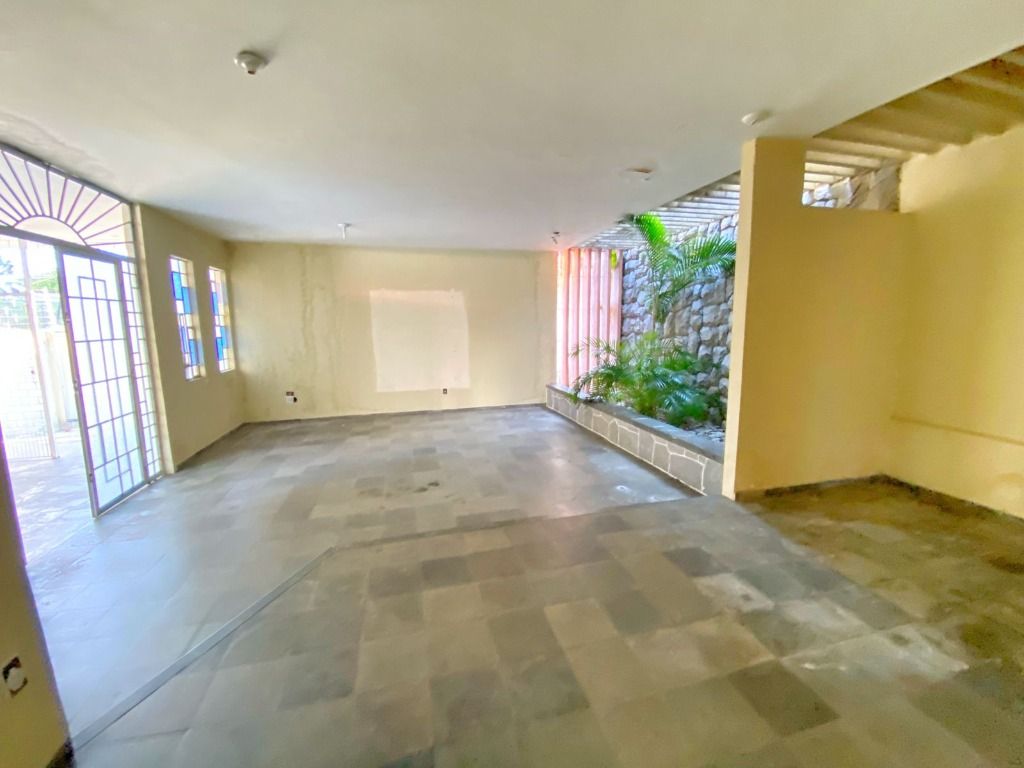 Casa à venda com 3 quartos, 211m² - Foto 5