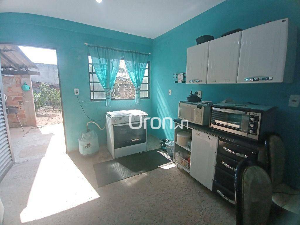 Casa à venda com 2 quartos, 90m² - Foto 2