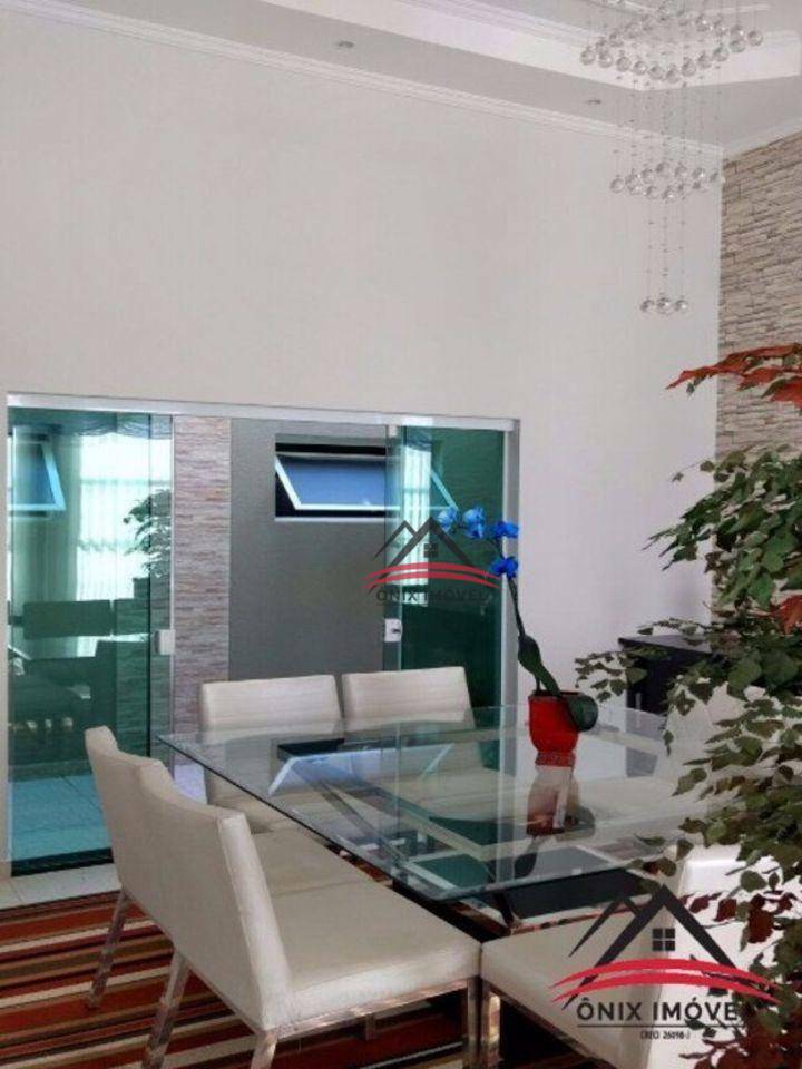 Casa à venda com 3 quartos, 160m² - Foto 1