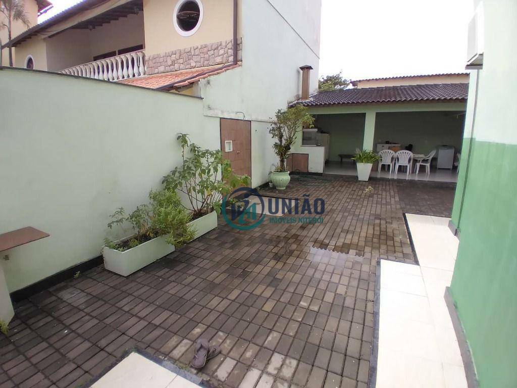 Casa à venda com 3 quartos, 250m² - Foto 18