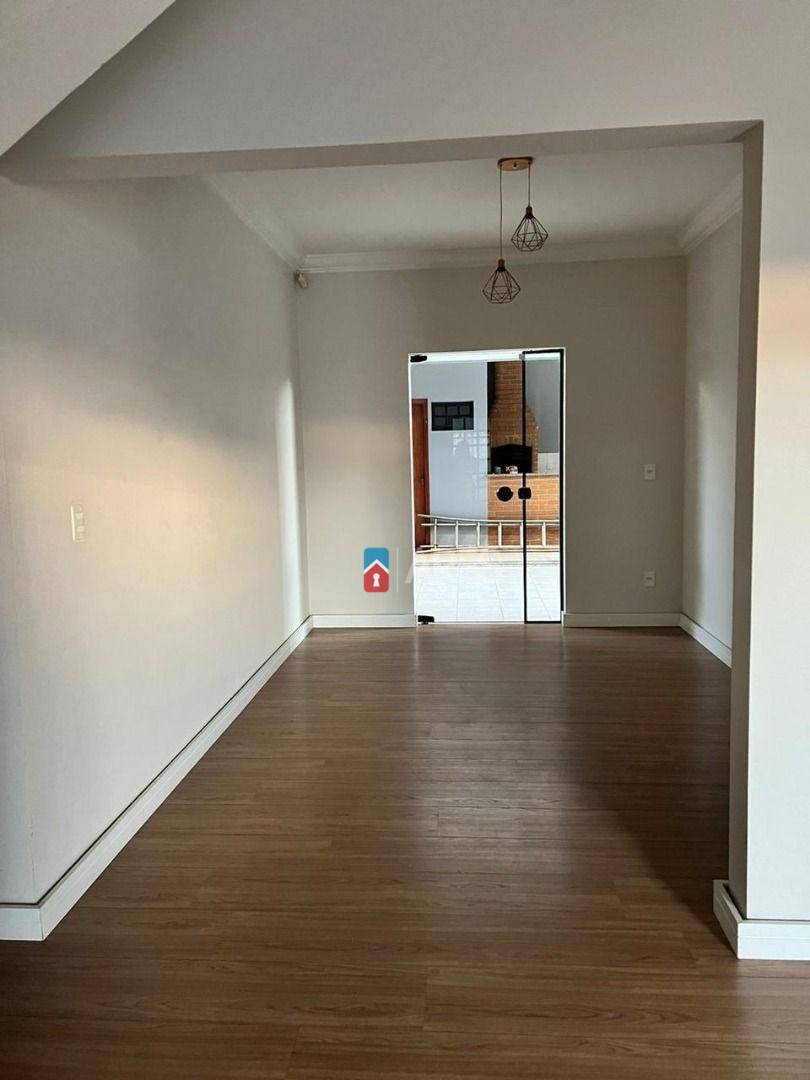 Casa para alugar com 3 quartos, 460m² - Foto 7