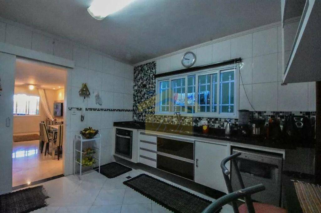 Sobrado à venda com 3 quartos, 200m² - Foto 11