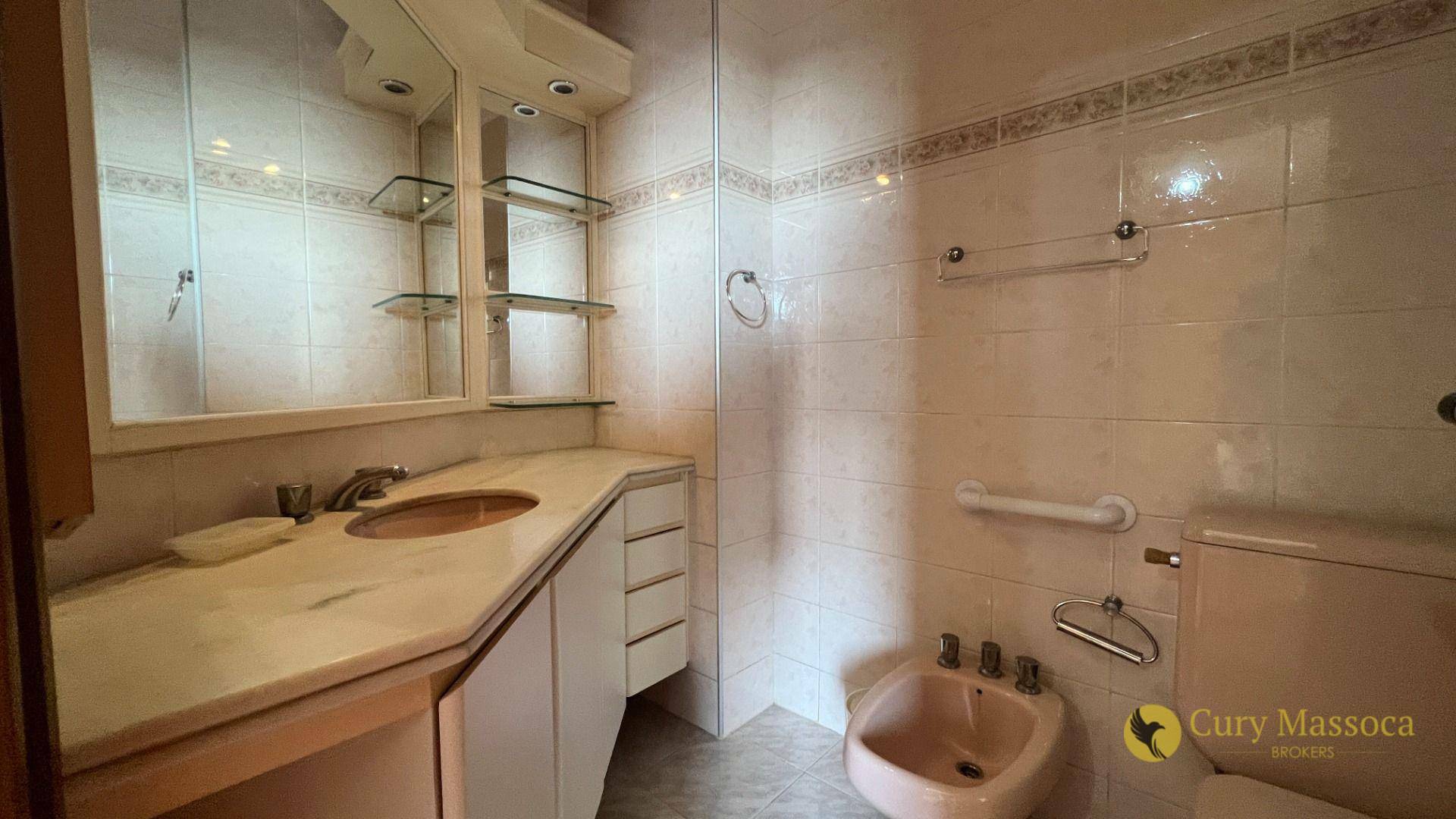 Apartamento para alugar com 4 quartos, 247m² - Foto 18