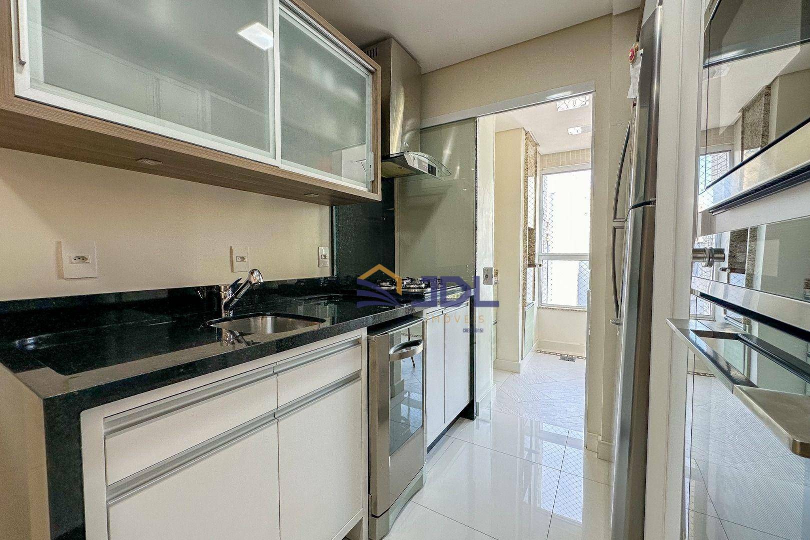 Apartamento à venda com 3 quartos, 121m² - Foto 8