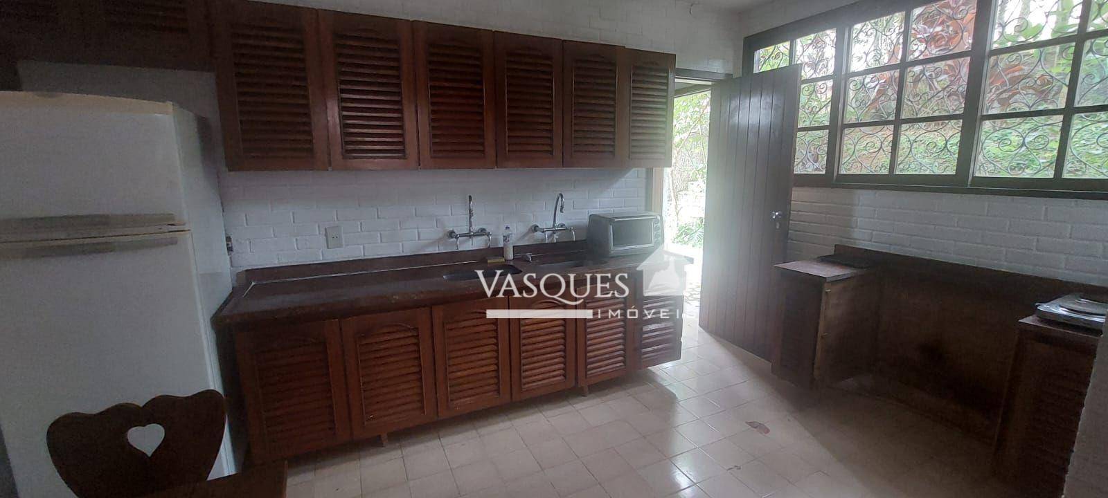 Casa de Condomínio para alugar com 4 quartos, 330m² - Foto 5