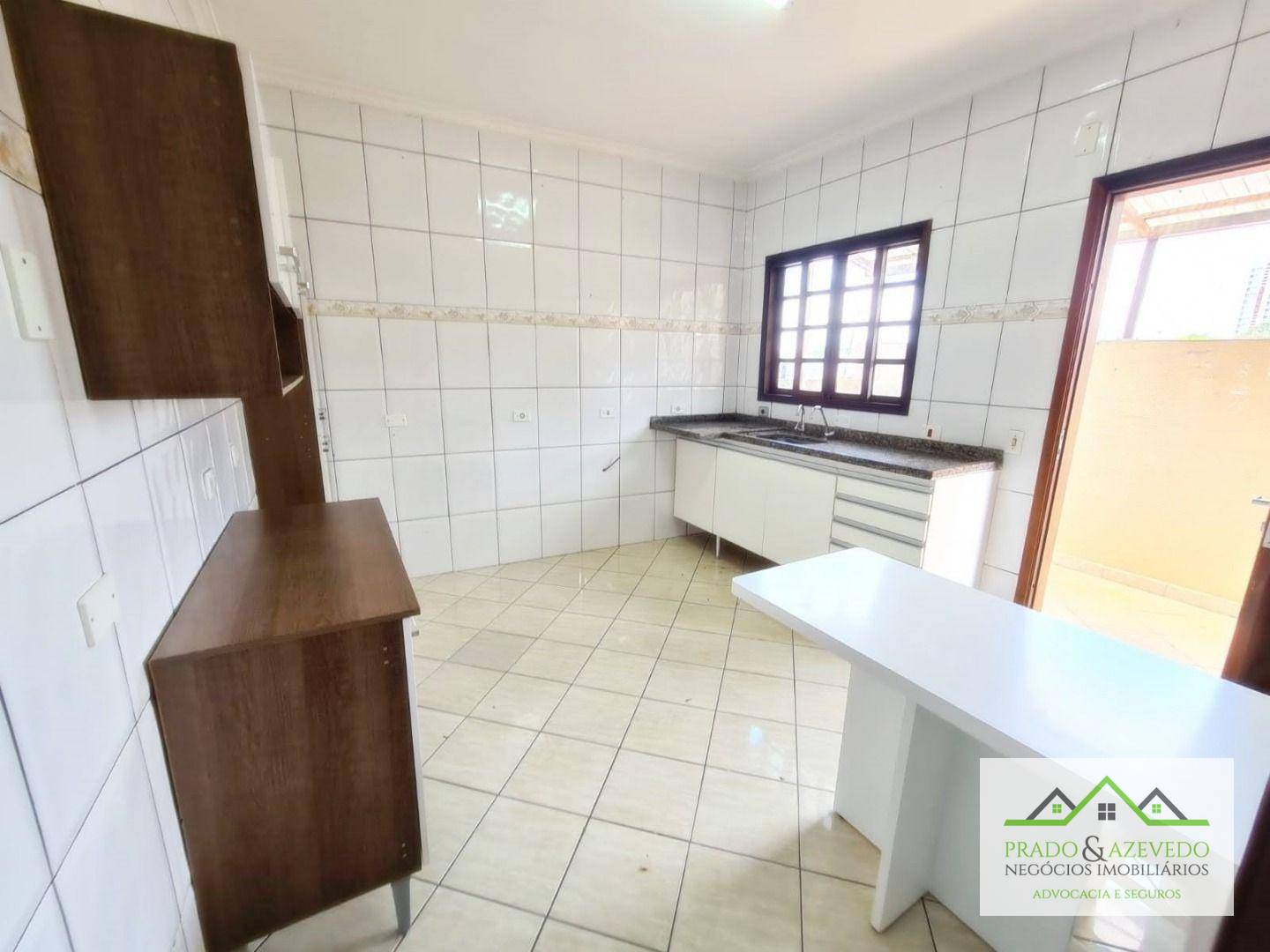 Casa à venda com 3 quartos, 100m² - Foto 4